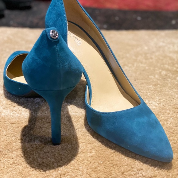 Michael Kor’s NWT  Women Dorothy Flex D'Orsay Suede Pump, Luxe Teal (8.5 - Picture 11 of 14